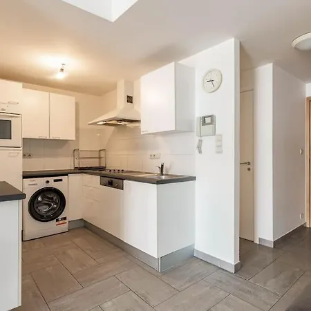 Apartment Beautiful 1br/1bar In E.u. District *
